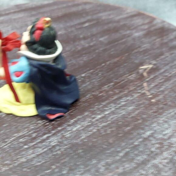 Hallmark Snow White Keepsake Anniversary Edition Christmas Ornament Collectible - Picture 5 of 5